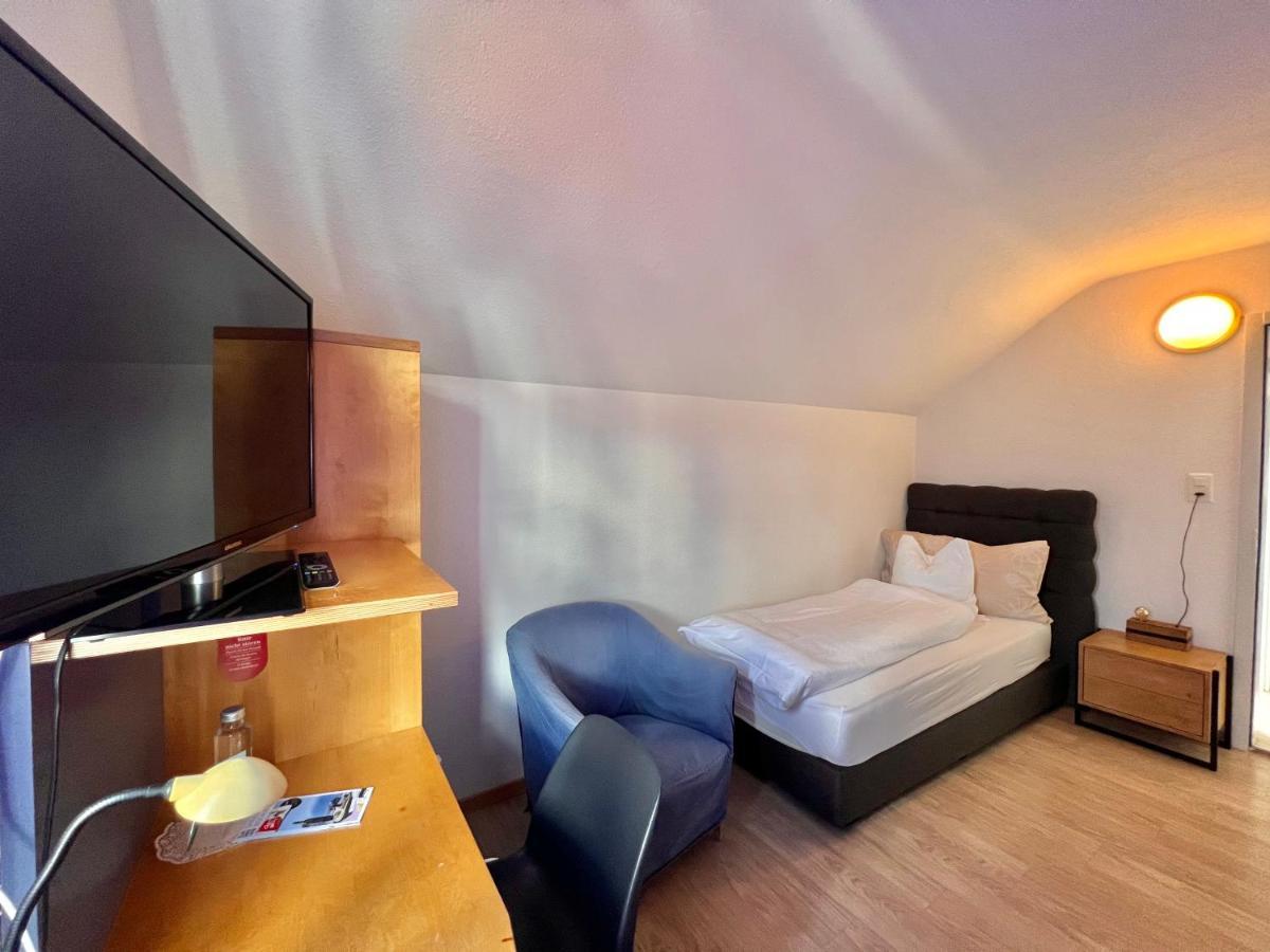 Hotel Hirschen Hinwil Exterior photo